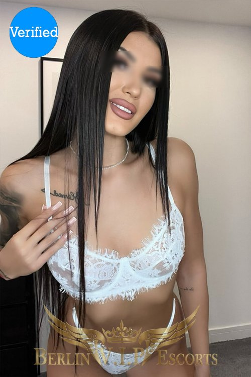 Sexy Brunette Escort in Berlin