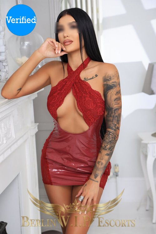 Sexy Brunette Escort in Berlin